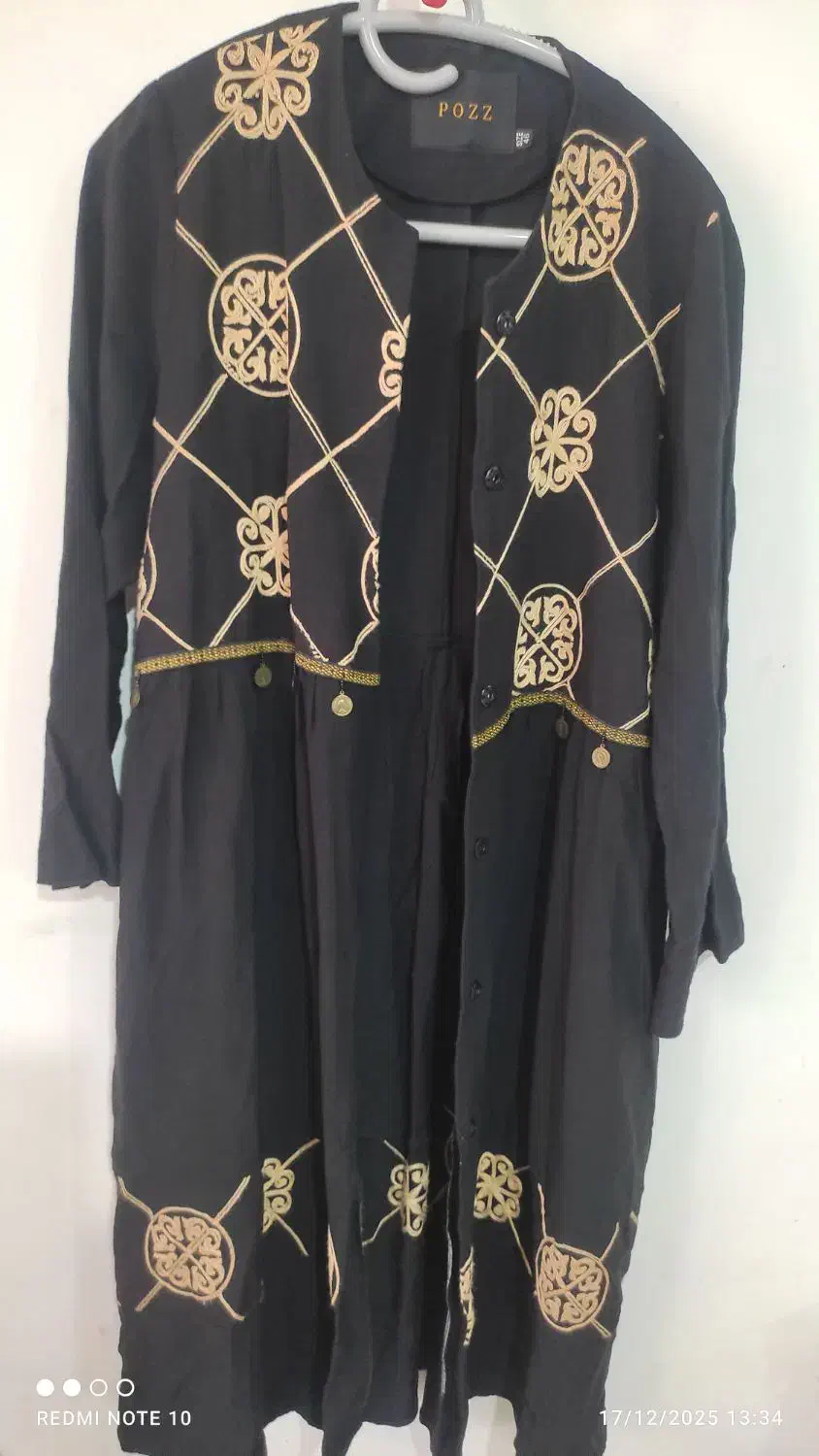 مقداری لباس|لباس|تبریز, |دیوار