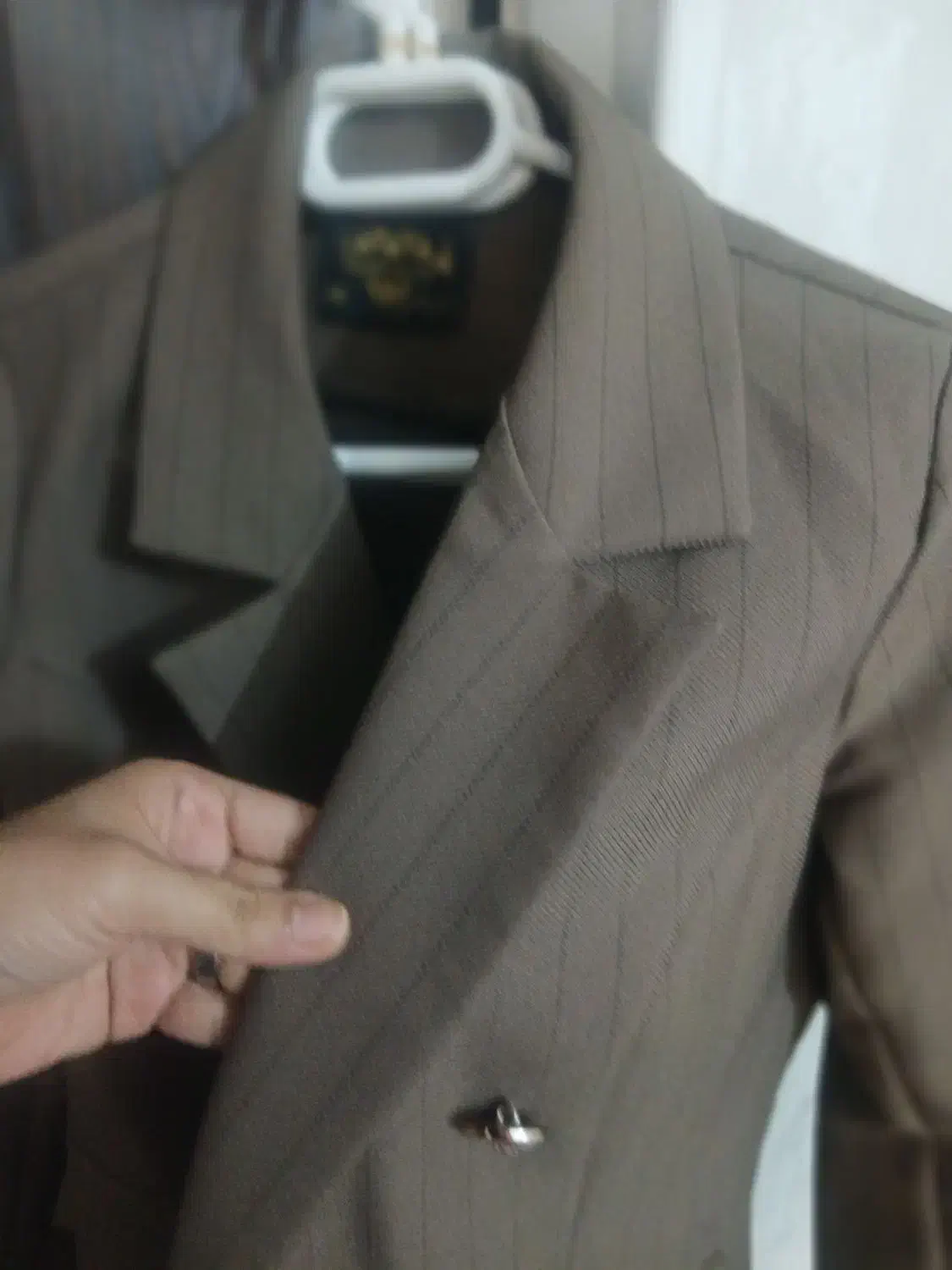 دو عدد کت|لباس|اردبیل, |دیوار