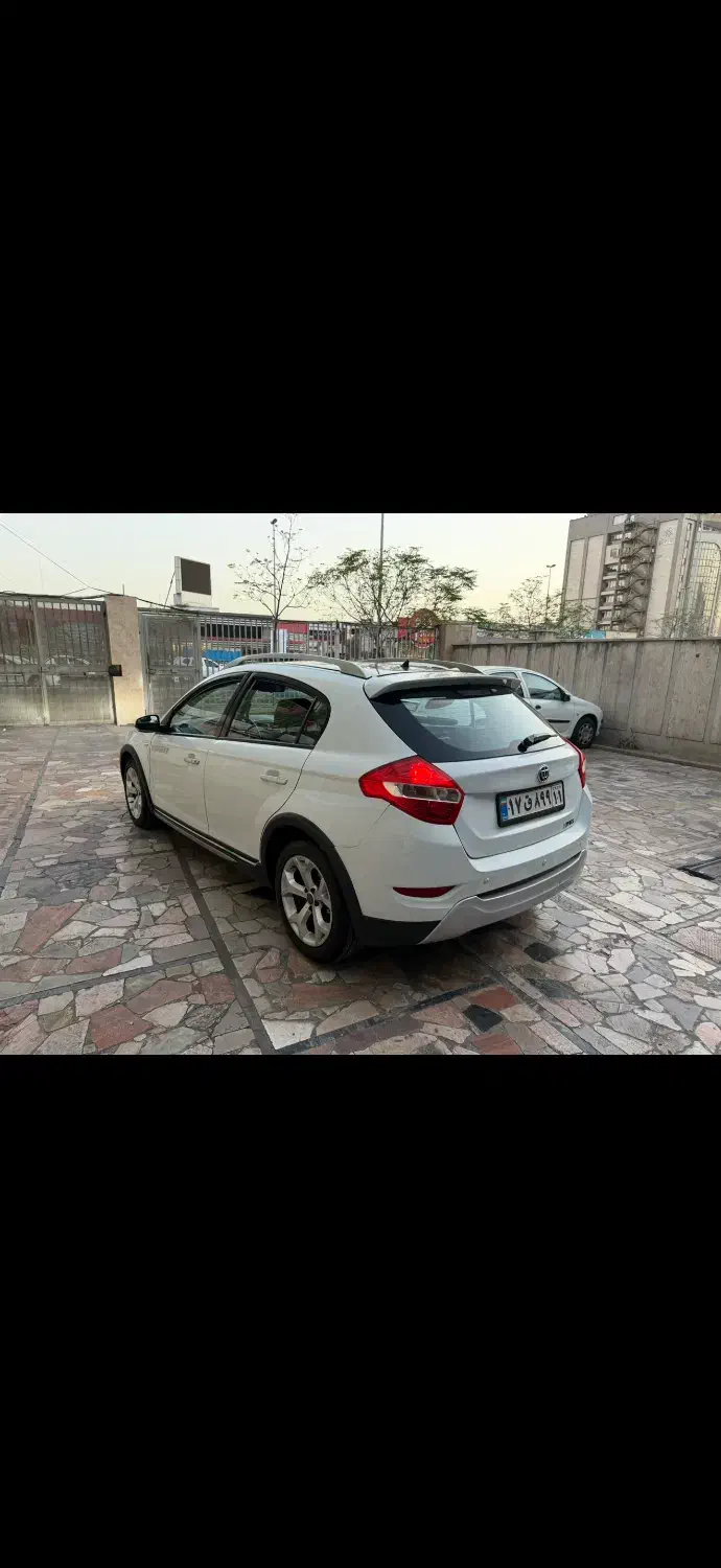 برلیانس کراسH۳۲۰ موتور بزرگ مدل1397 اتومات|خودرو سواری و وانت|تهران, شادمان|دیوار