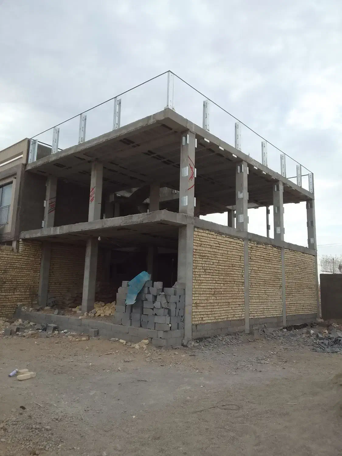 نصب والپوست وادار میانی جانپناه و نبشی کشی|خدمات پیشه و مهارت|اصفهان, خلجا|دیوار