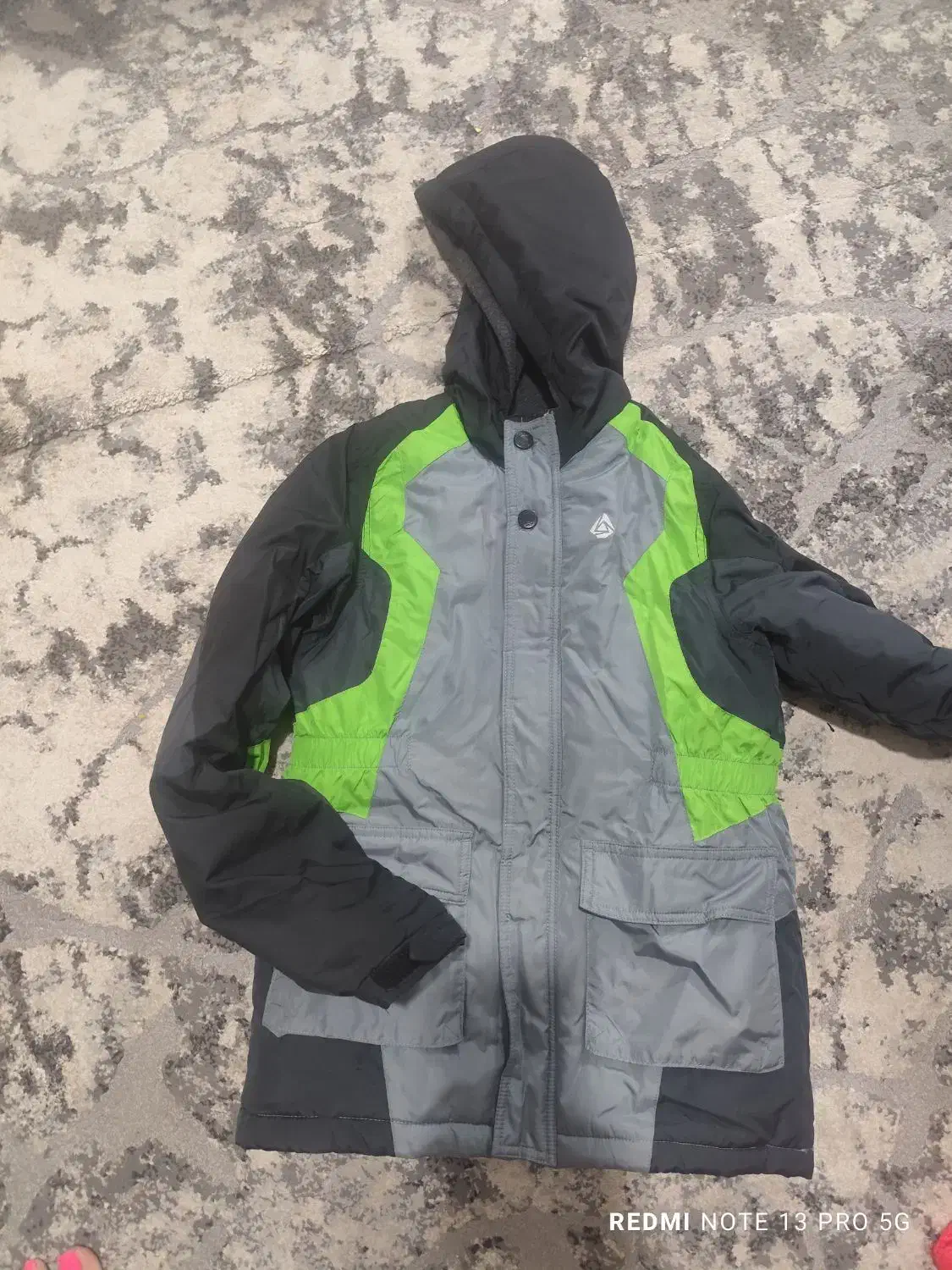 کاپشن خارجی|کفش و لباس بچه|صدرا-فارس, فاز ۲|دیوار