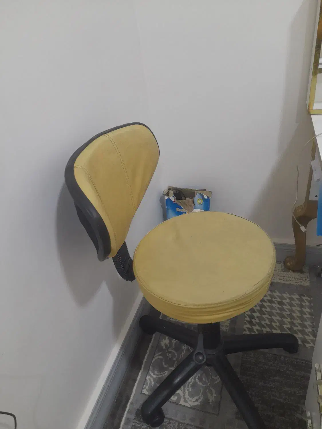 میز صندلی و استند جای وسایل|میز و صندلی غذاخوری|شوش, |دیوار