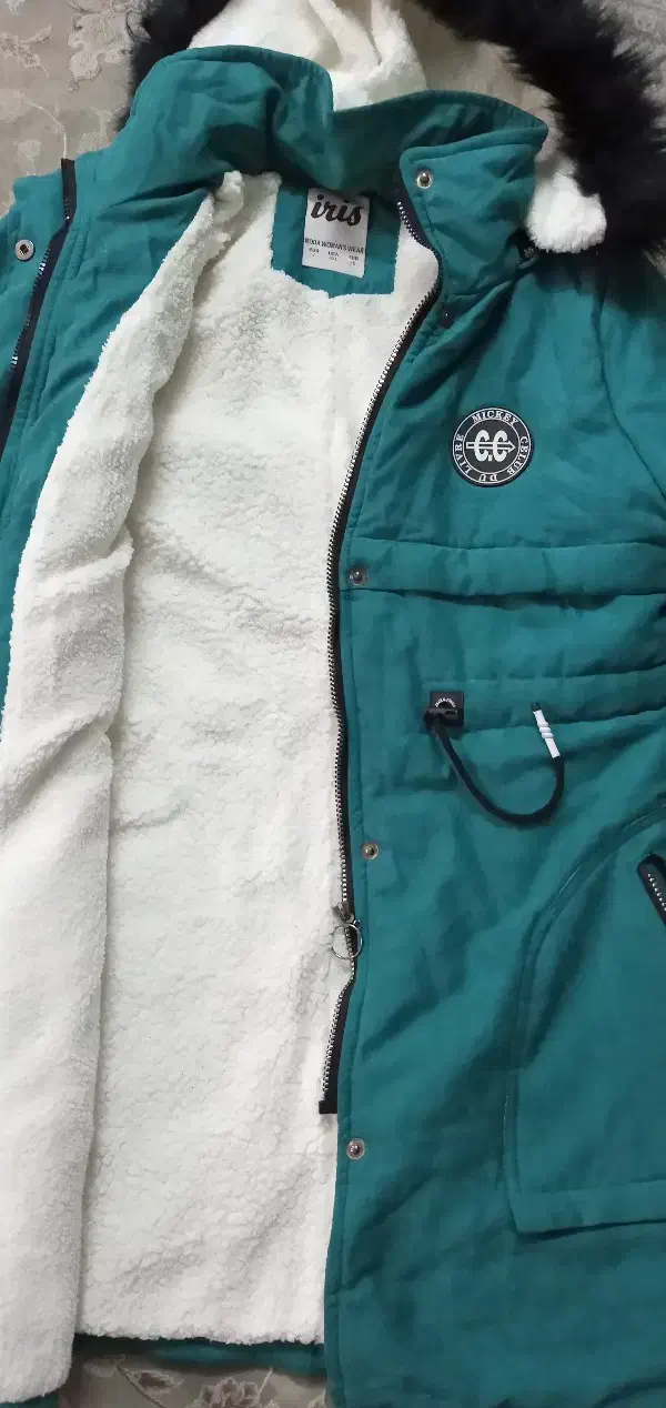 کاپشن زنانه|لباس|ری, شهید غیوری (ابن باویه)|دیوار