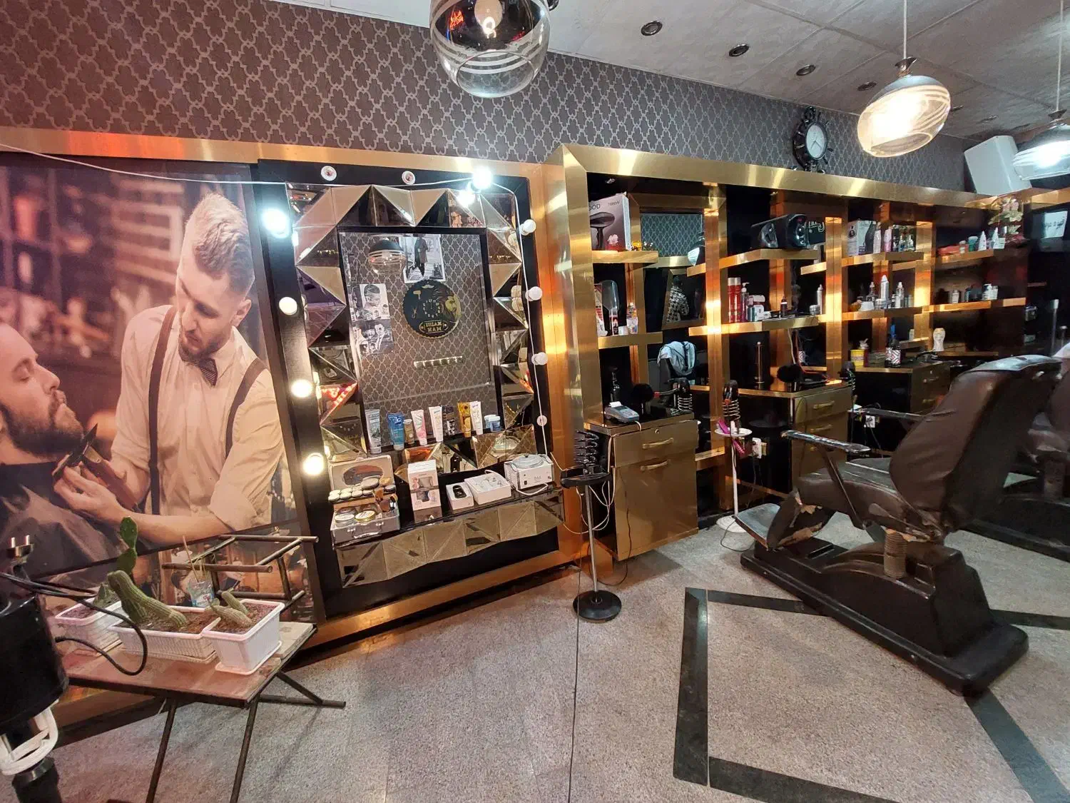 دکوراسیون آریشگاه|آرایشگاه و سالنهای زیبایی|تربتحیدریه, باغ ملی|دیوار