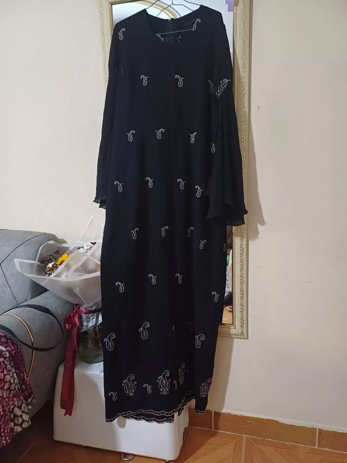 پیراهن مجلسی|لباس|رشت, پاره بیجار|دیوار