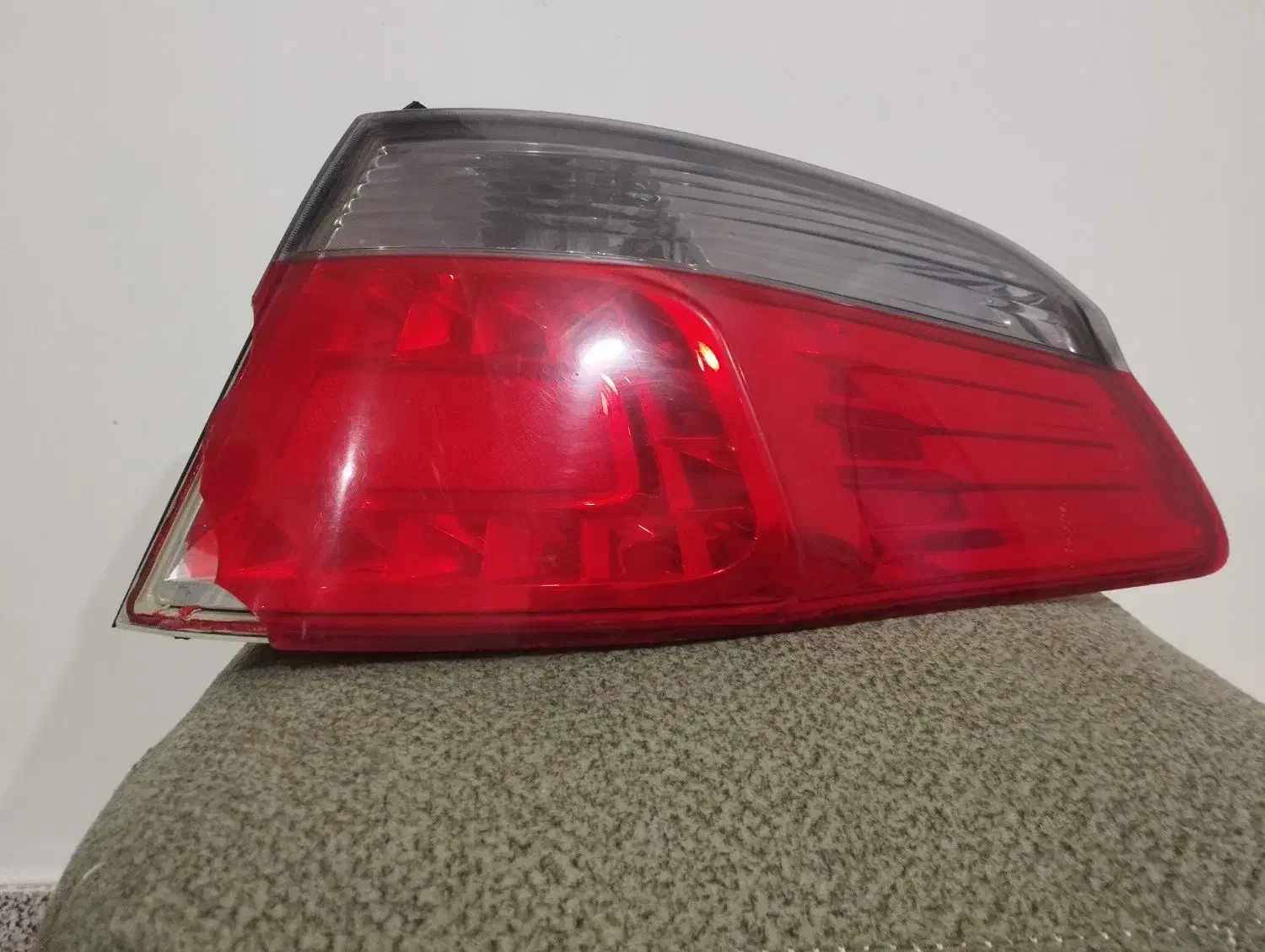 چراغ عقب برلیانس ۳۳۰|قطعات یدکی و لوازم جانبی|تالش, هشتپر|دیوار