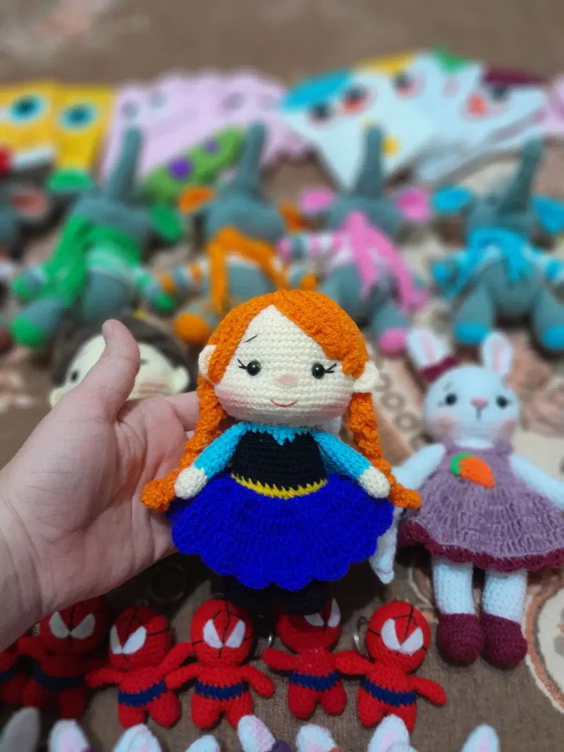 عروسک|اسباب‌‌بازی|شادیان, |دیوار