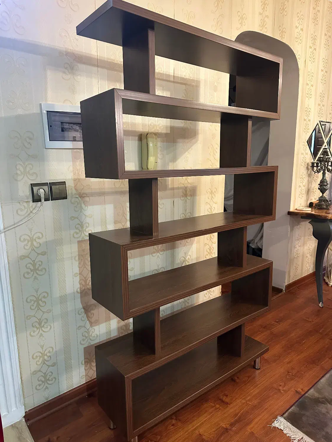 کتابخانه|کتابخانه، شلف، قفسه‌های دیواری|خرم‌آباد (تنکابن), |دیوار