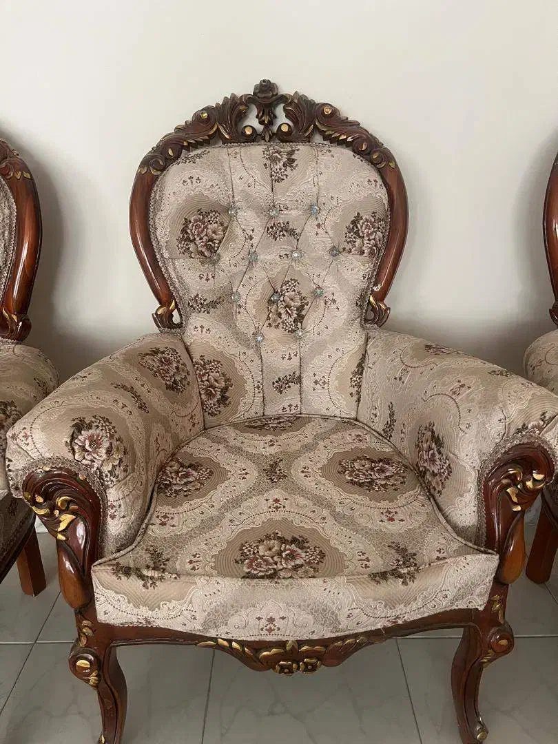 مبل کلاسیک ۹ نفره|مبلمان خانگی و میز عسلی|اصفهان, محمودیه|دیوار