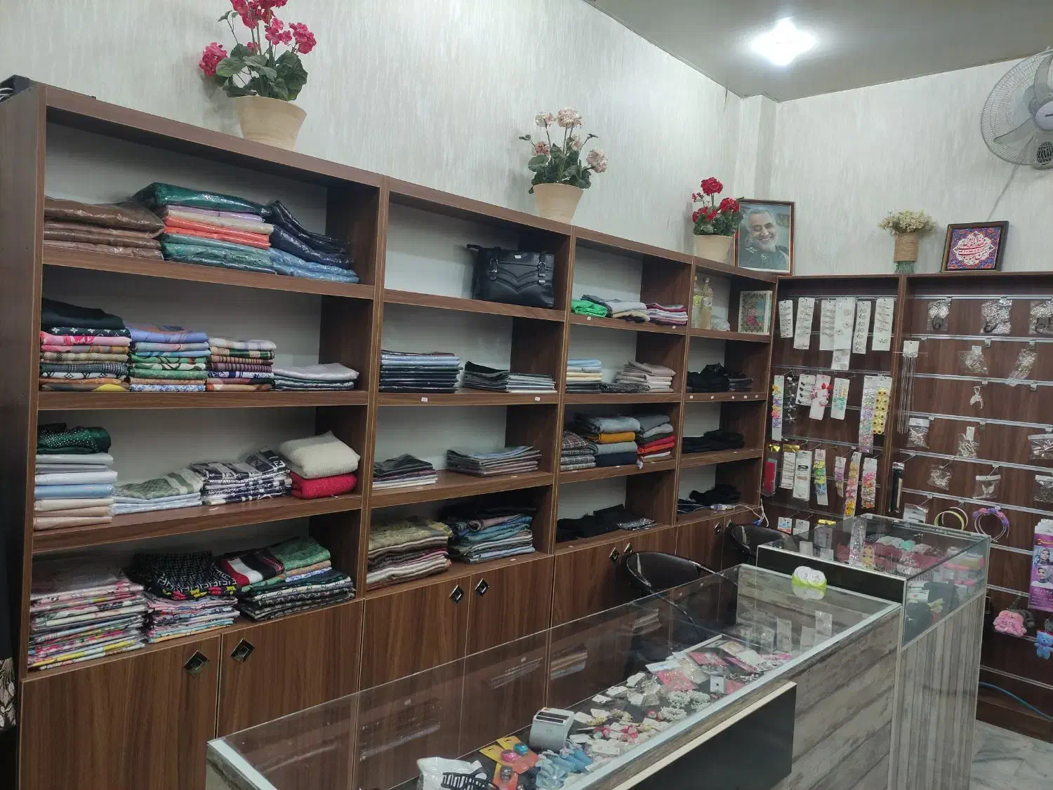 واگذاری مغازه شال و روسری|اجارهٔ مغازه و غرفه|کاشان, امام خمینی|دیوار