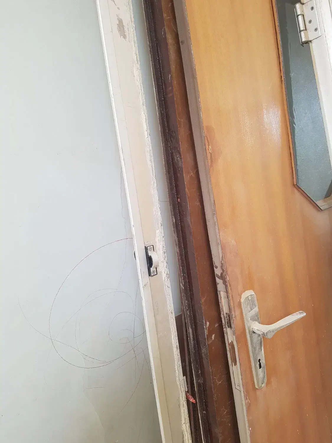 درب چوبی|مصالح و تجهیزات ساختمان|ورامین, ورامین|دیوار