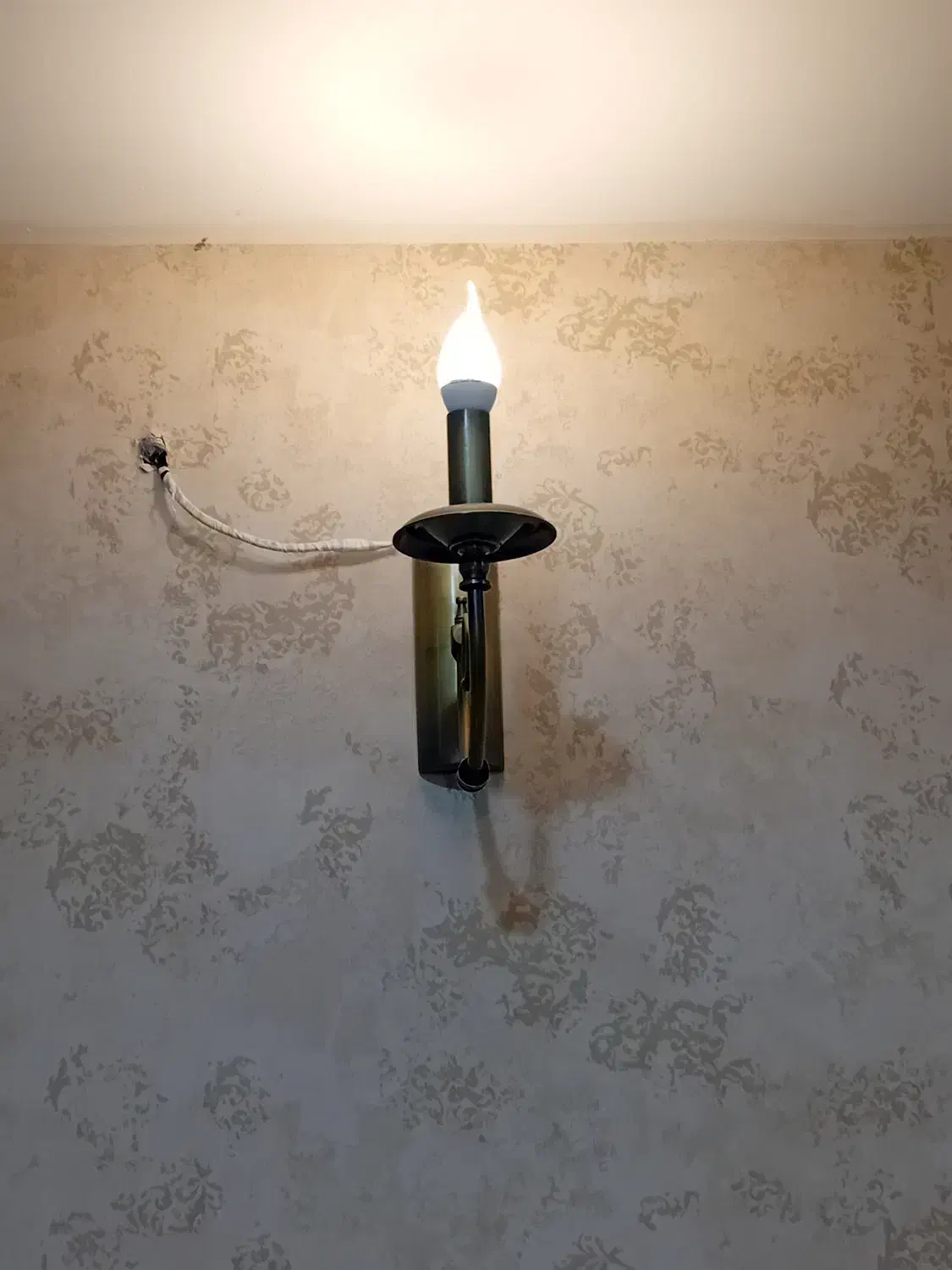 لوستر دیواری تک شاخه|لوستر و چراغ آویز|کرج, کرج نو|دیوار