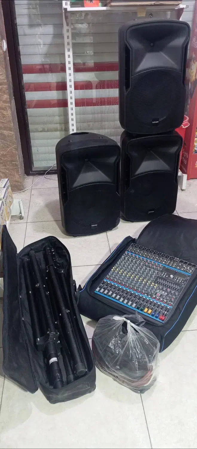 ۳باند اکتیو با میکسر جی تی آر میکروفن و پایه ها|سیستم صوتی خانگی|سهند, |دیوار