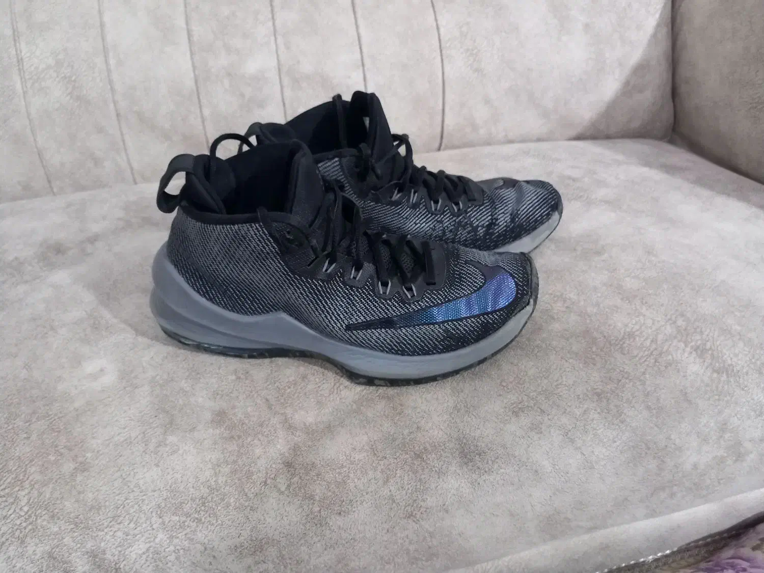 کفش والیبال نایک|کیف، کفش، کمربند|نیشابور, بنیاد شهید|دیوار