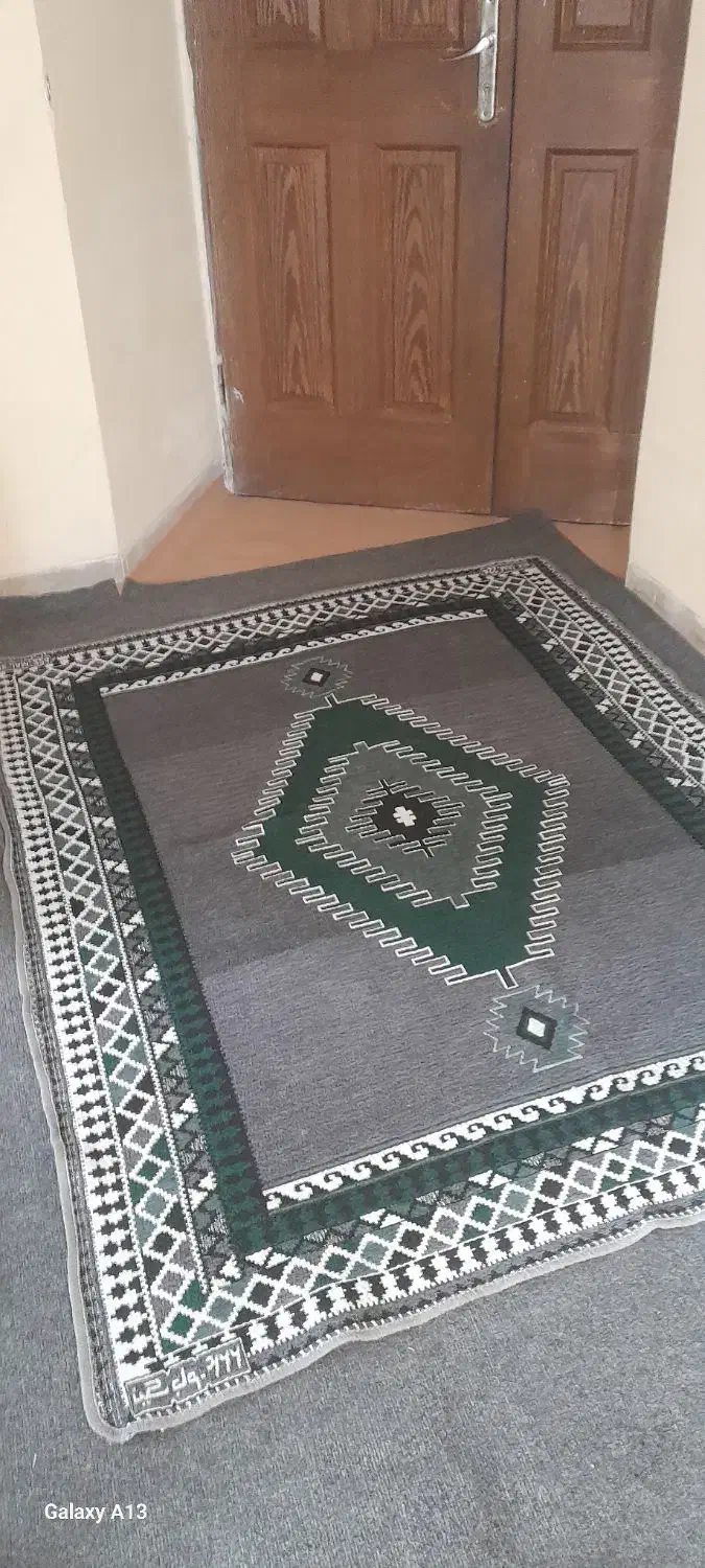 روفرشی|روفرشی|شیراز, میدان قائم|دیوار