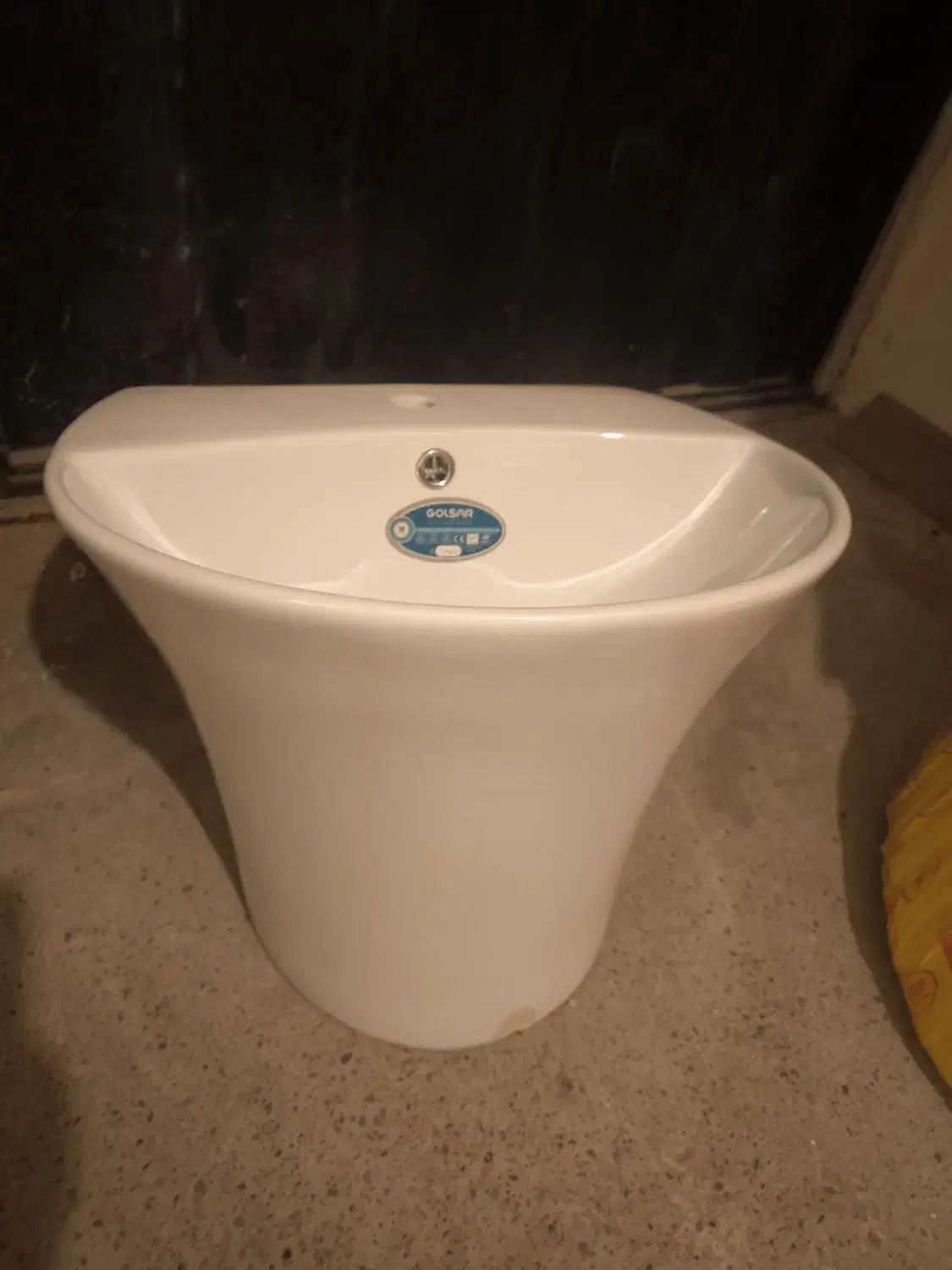 روشویی پایه سرخود|لوازم سرویس بهداشتی|آستانه اشرفیه, |دیوار