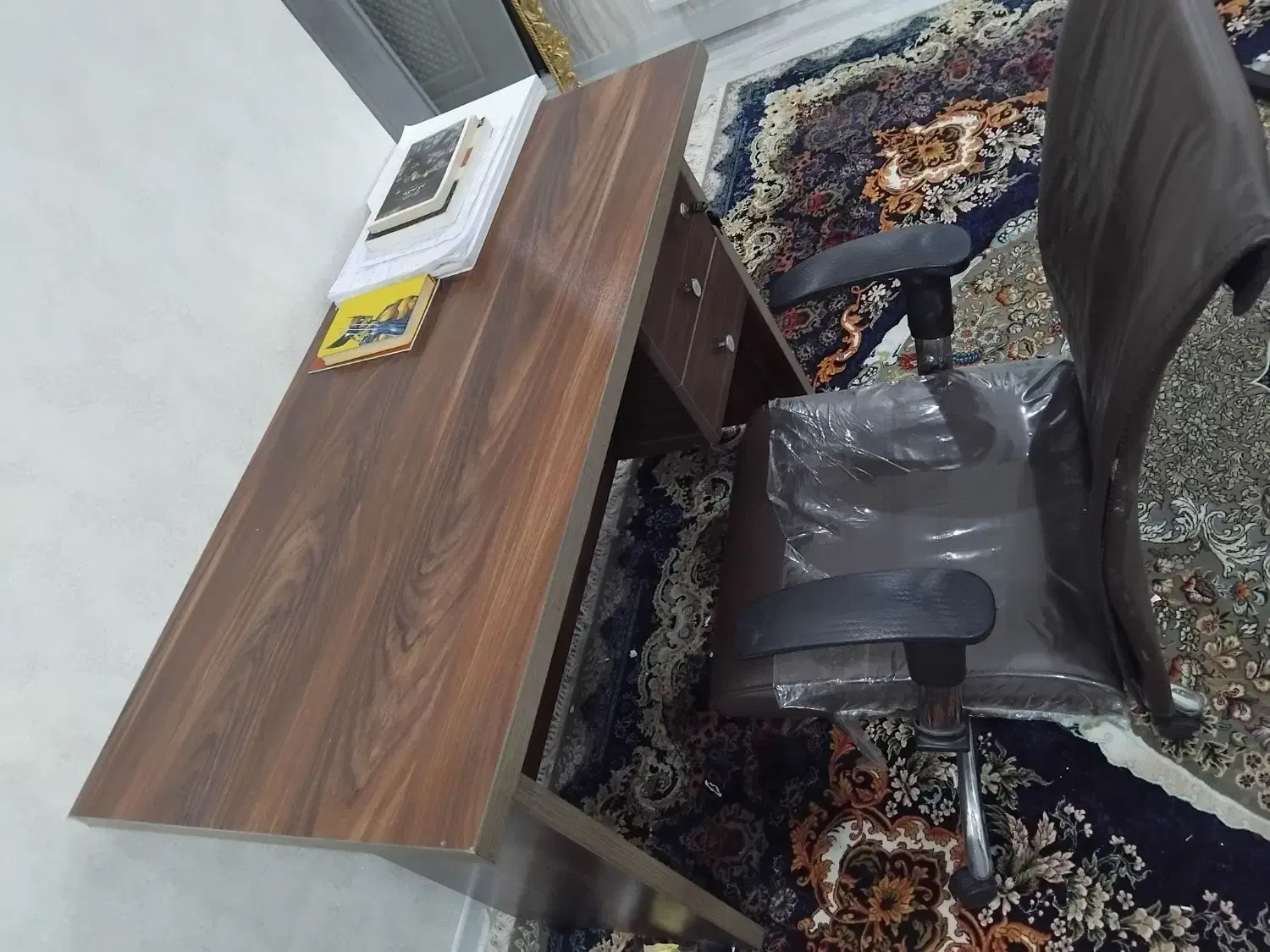 میز تحریر و صندلی|میز تحریر و کامپیوتر|زالیان, |دیوار