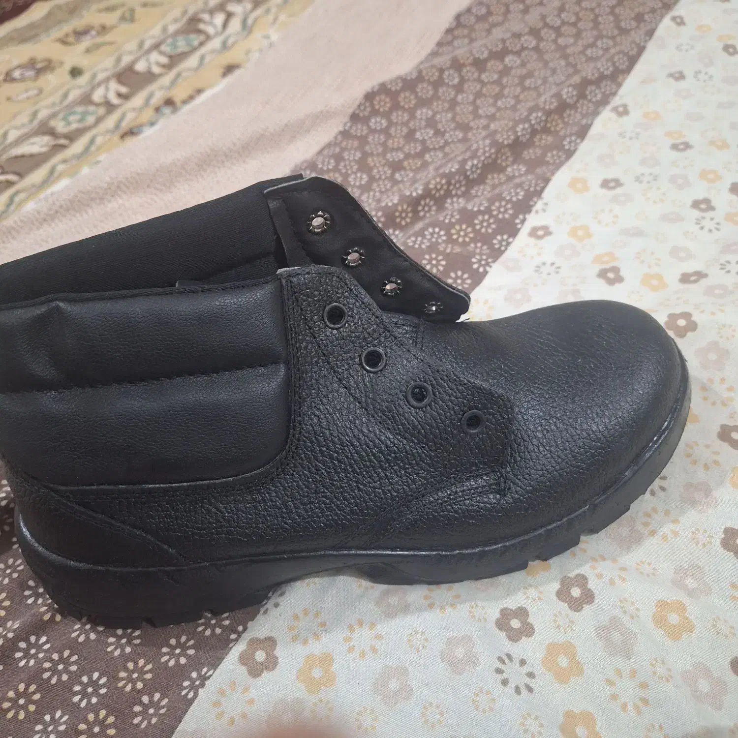 کفش ایمنی|کیف، کفش، کمربند|فولادشهر, مسکن مهر فولادشهر|دیوار