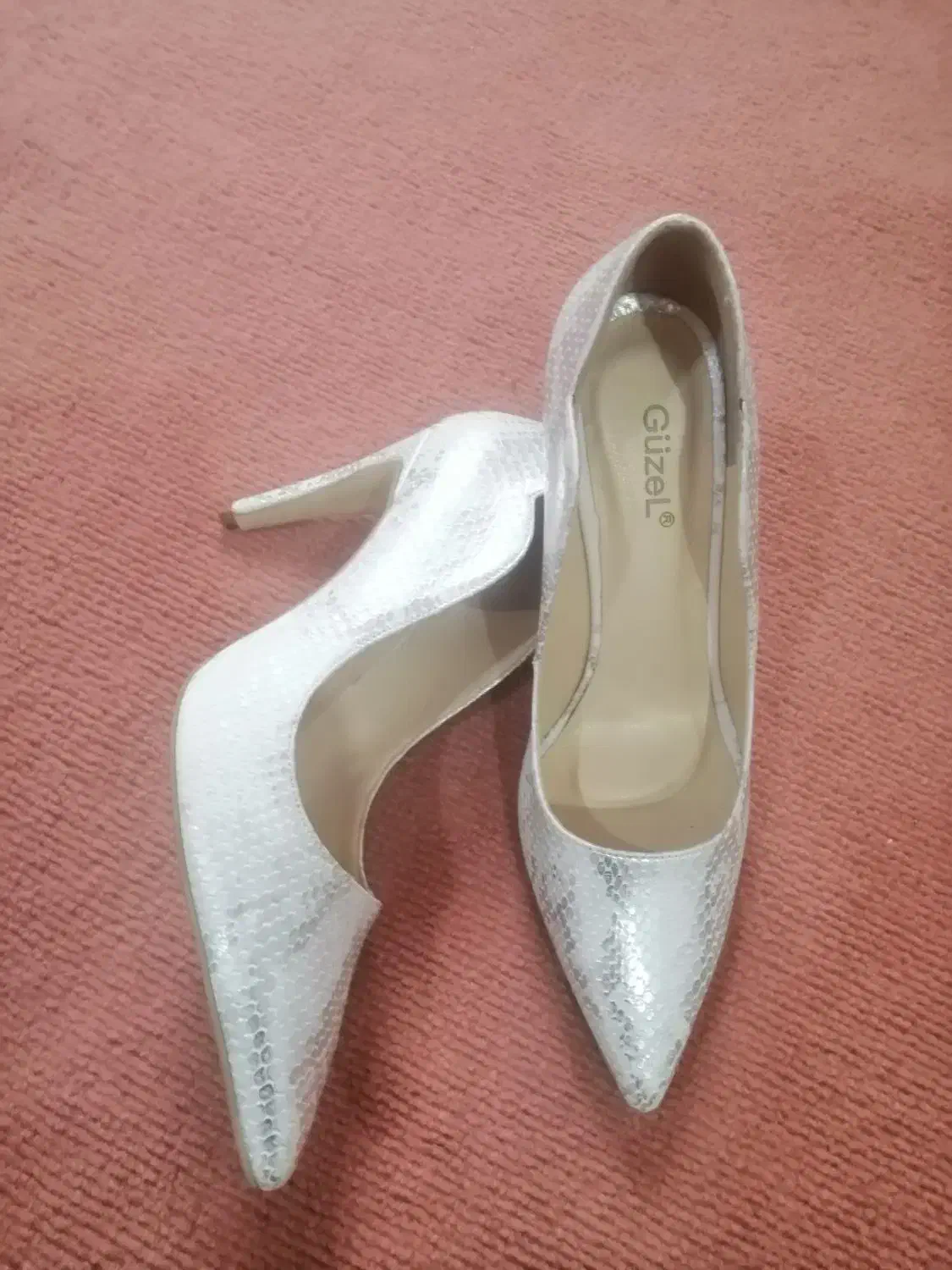 لباس نو|لباس|شیراز, سیاه سنگ|دیوار