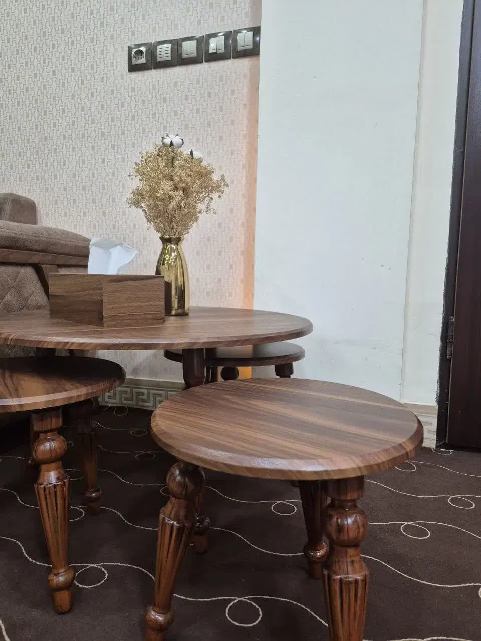 مبلمان ومیزعسلی|مبلمان خانگی و میز عسلی|گلوگاه, |دیوار