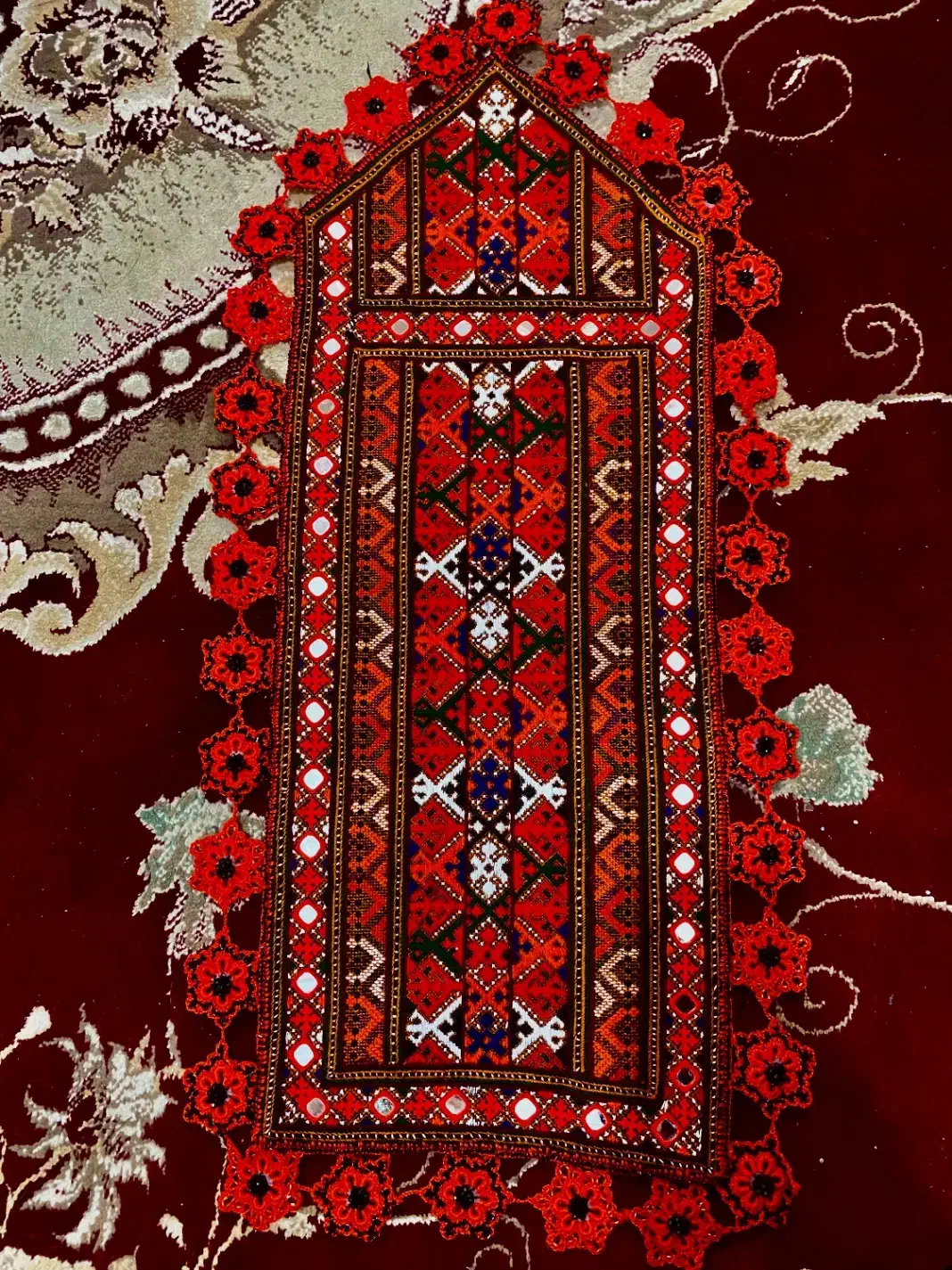 کریشی زیاستین|لباس|زهک, |دیوار