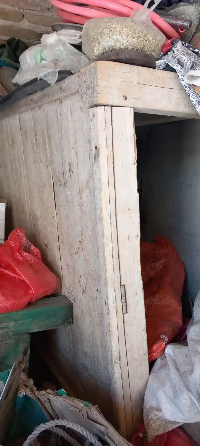 کرسی|کلکسیون اشیاء عتیقه|دلبران, |دیوار