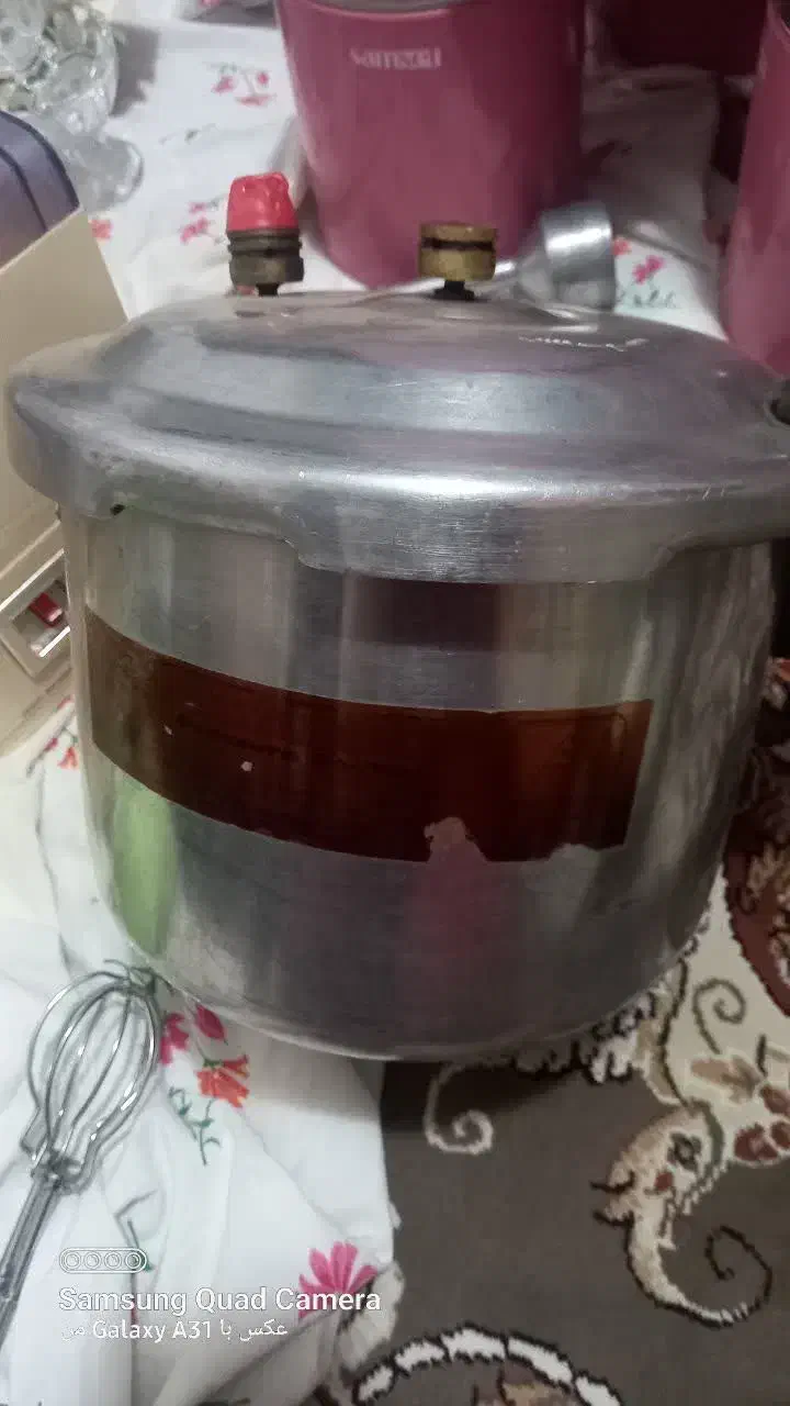 مقداری لوازم اشپزخانه|ظروف پختوپز|پرند, فاز ۵|دیوار