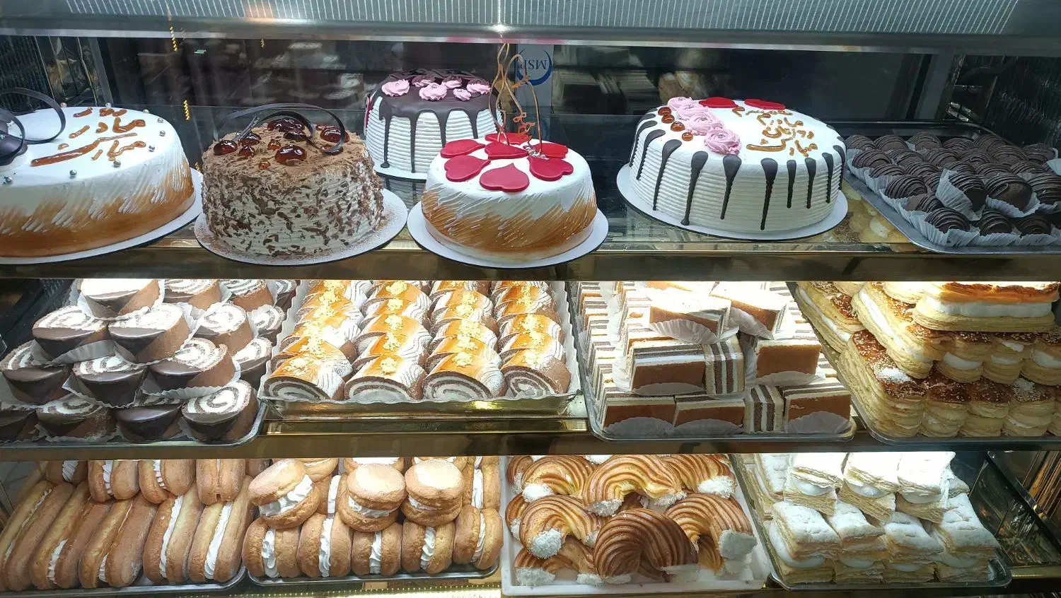 فروشندگی در قنادی|استخدام خدمات فروشگاه و رستوران|سهند, |دیوار