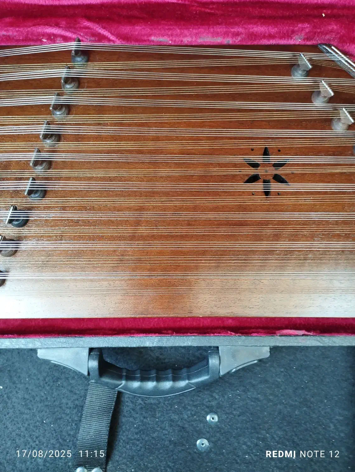 سنتور عزیزی|سازهای سنتی|نجفآباد, گلدشت|دیوار