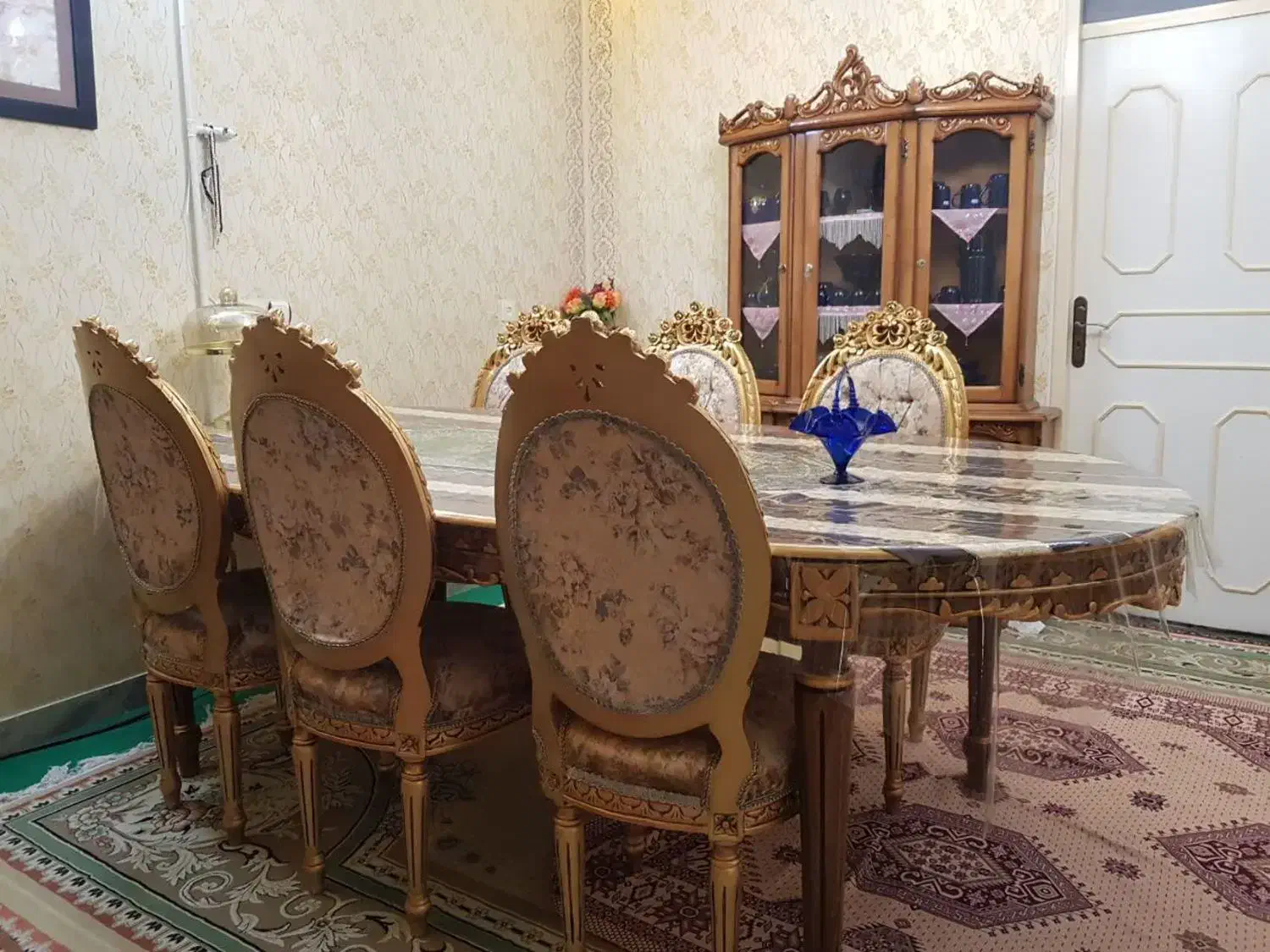 یک عدد میز ناهارخوری به همراه ۶ تا صندلی مبلی|میز و صندلی غذاخوری|اراک, |دیوار