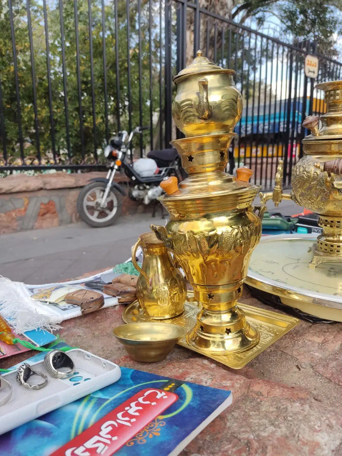 سماور دکوری با وسایل قوری سینی پارچ|سماور، چایساز، قهوهساز|باسمنج, |دیوار