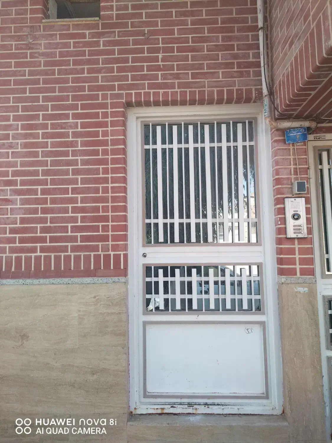 یک درب بایک پنجره|مصالح و تجهیزات ساختمان|قم, دروازه چوبی|دیوار