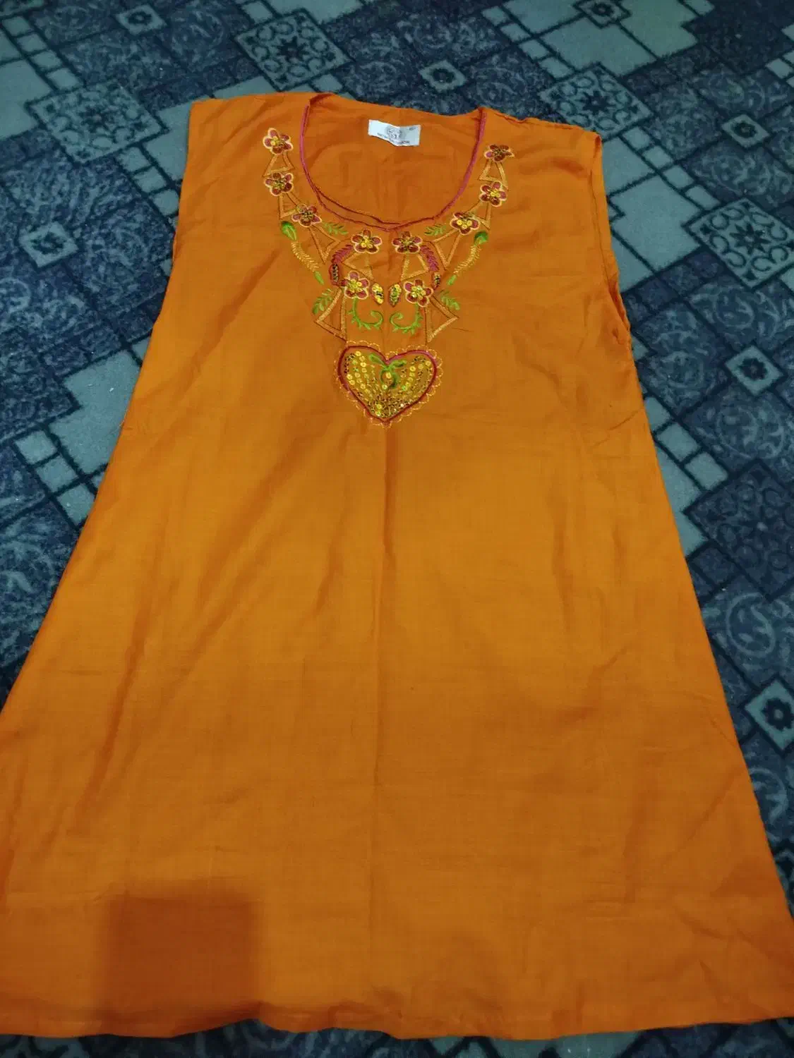 لباس زنونه|لباس|مشهد, رده|دیوار