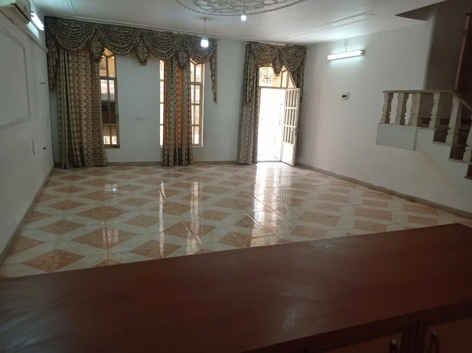 رهن خانه حیاط دارمجزا، خ بابونه ،۳خواب|اجارهٔ خانه و ویلا|کازرون, |دیوار