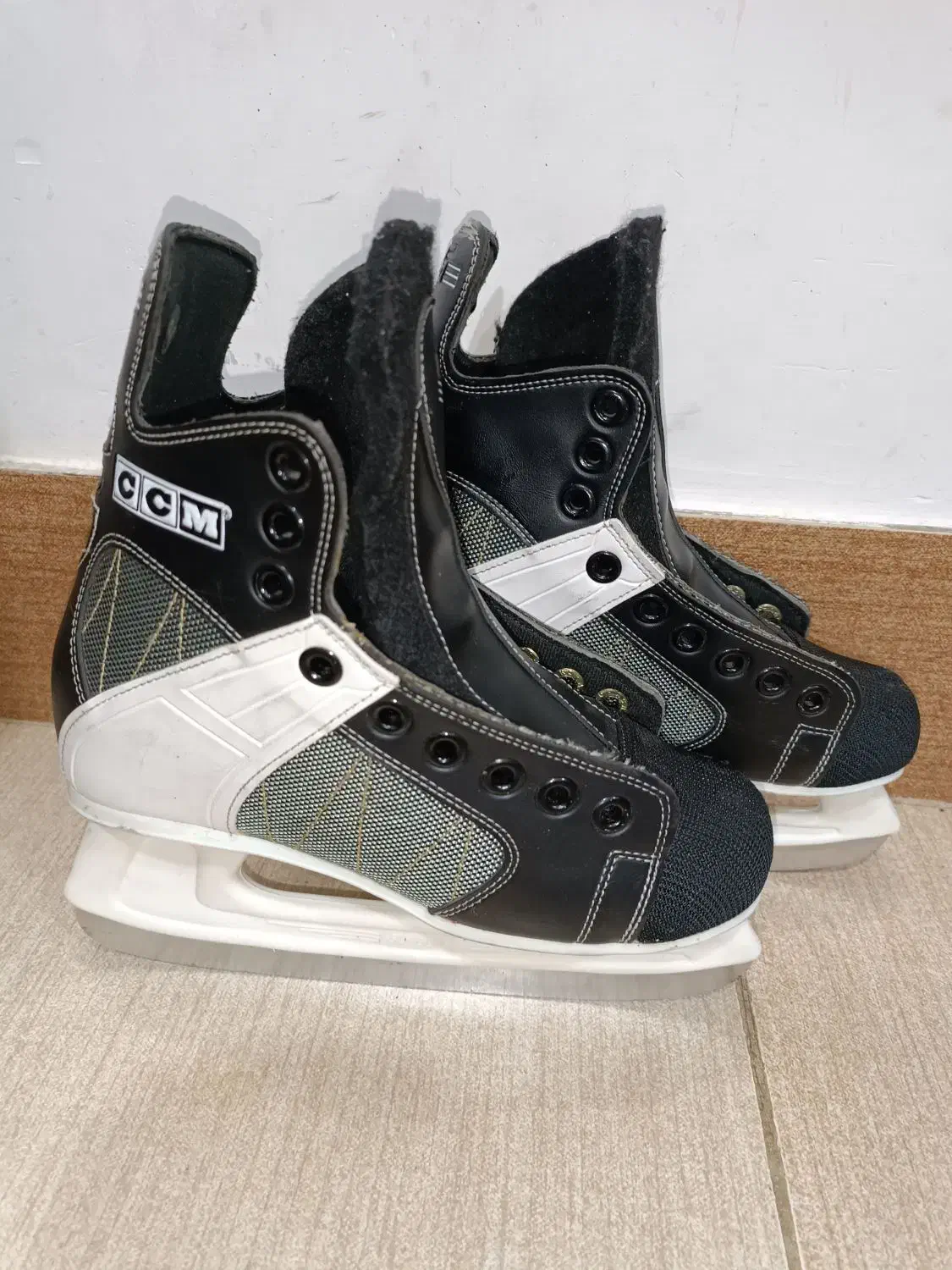 کفش اسکیت روی یخ|دوچرخه، اسکیت، اسکوتر|بروجرد, |دیوار