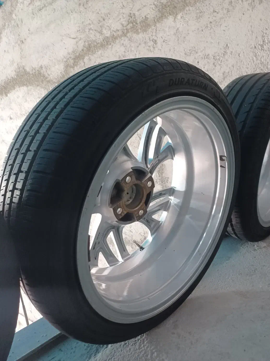 رینگ و لاستیک فونیکس سایز ۱۷در حد|قطعات یدکی و لوازم جانبی|رشت, حومه رشت|دیوار