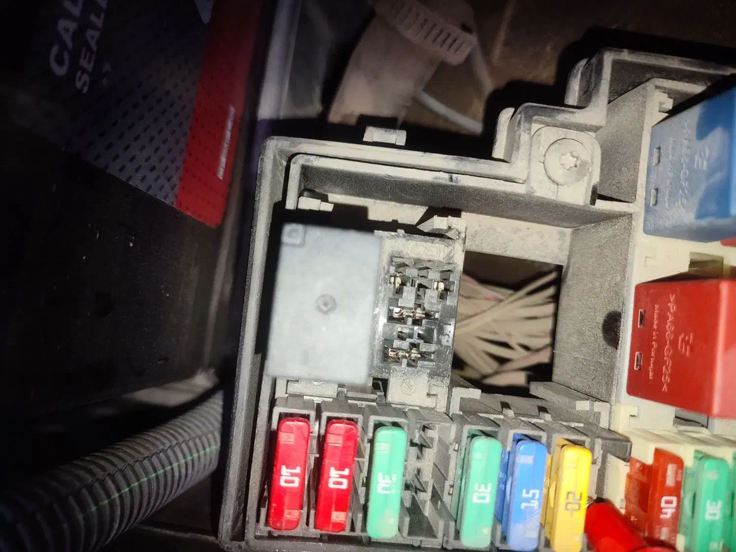 تنظیم موتور وبرق خودروباتری سیار(با قیمت منصفانه)|خدمات موتور و ماشین|بندرعباس, |دیوار