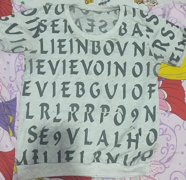 لباس بچگانه|لباس|بشاریات, |دیوار