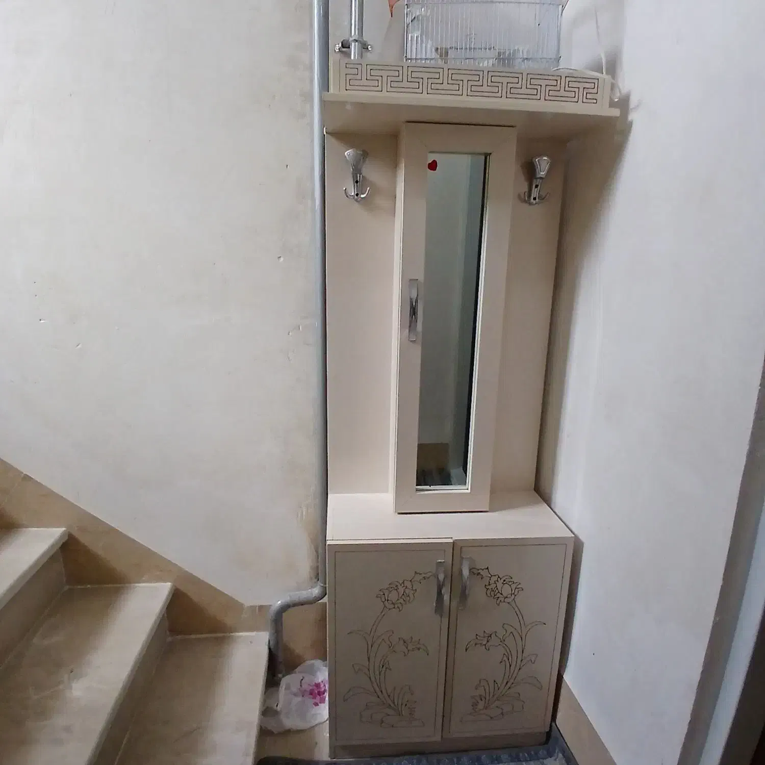 جای کفشی کاملا سالم در حد نو|جاکفشی، کمد، دراور|گرمی, |دیوار