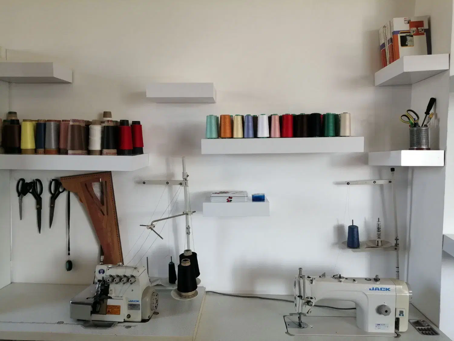 شلف دیواری MDF|کتابخانه، شلف، قفسه‌های دیواری|اندیشه, اندیشه فاز ۳|دیوار
