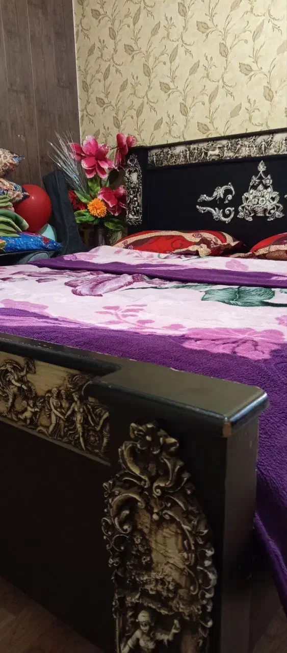 تختخواب دونفره بسیار تمیز|تخت و سرویس خواب|نوشین شهر, |دیوار