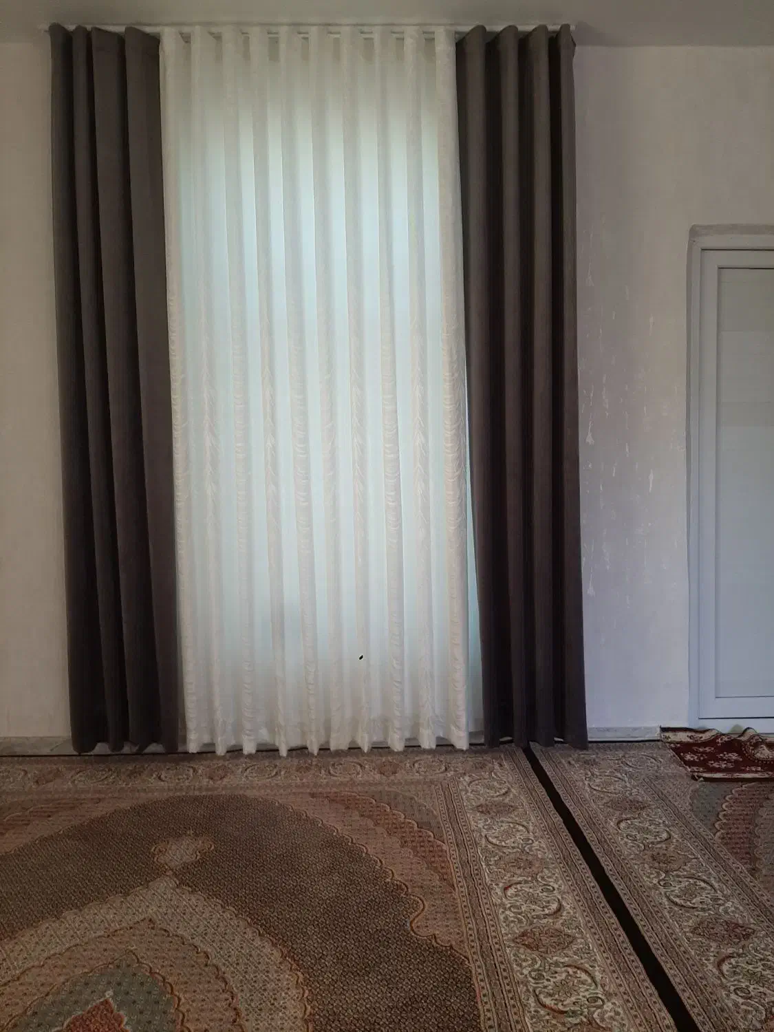 پرده و نصب.با چک ۱۰ ماه بدون پیش پرداخت|پرده، رانر، رومیزی|پارسآباد, |دیوار