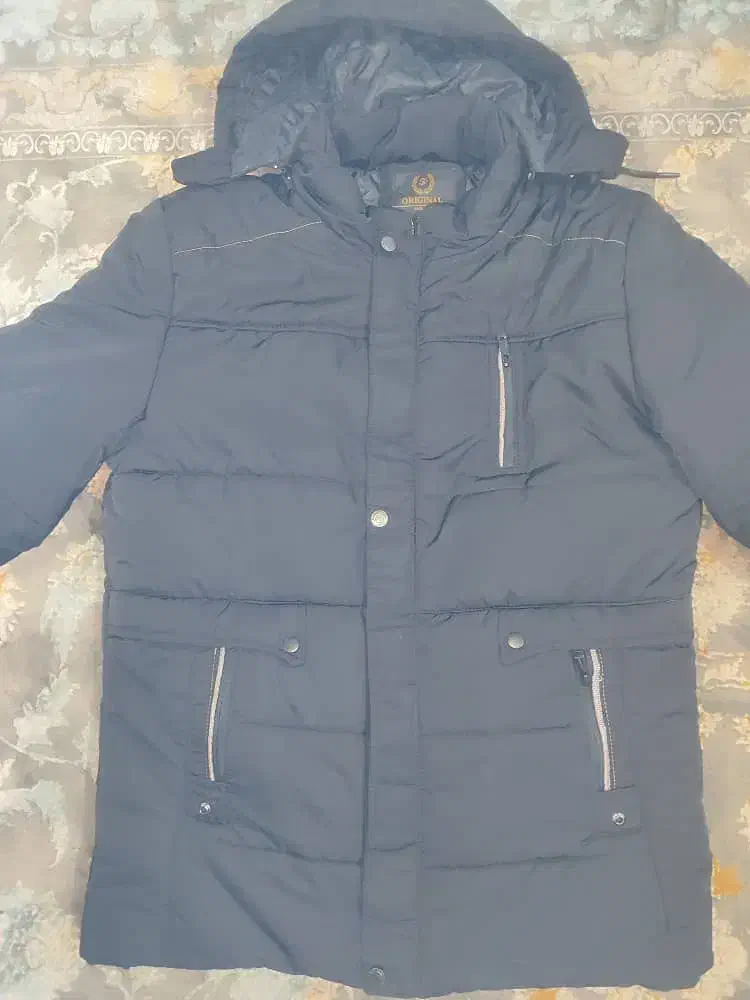 کاپشن|لباس|بم, |دیوار