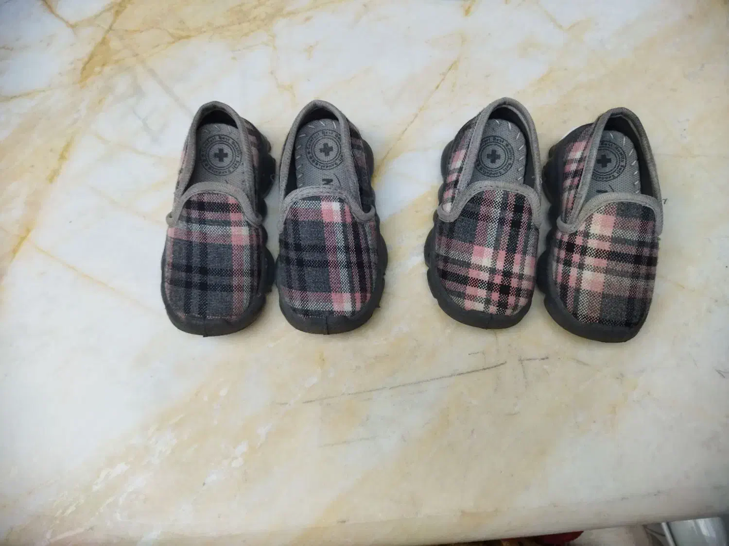 دو جفت کفش بچه  .دو بار پوشیده کاملا سالم|کیف، کفش، کمربند|مهاباد (آذربایجان غربی), |دیوار