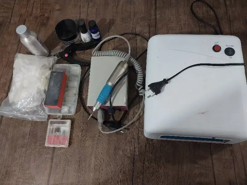 دستگاه کاشت ناخن|آرایشگاه و سالن‌های زیبایی|اردبیل, |دیوار