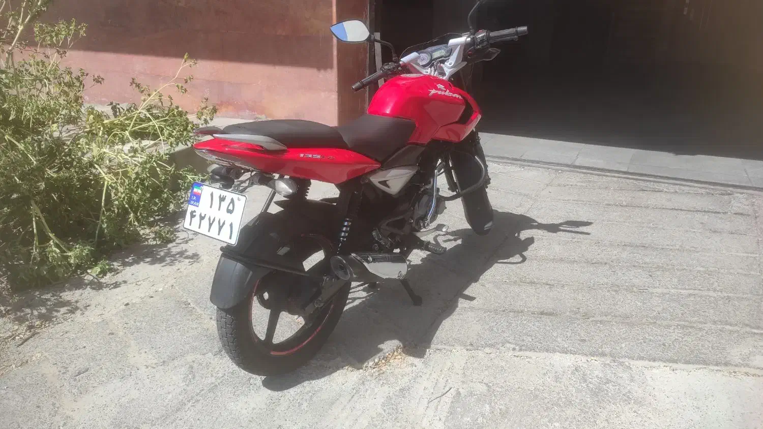 پالس۱۳۵|موتورسیکلت|تهران, آبشار تهران (دریاچه)|دیوار