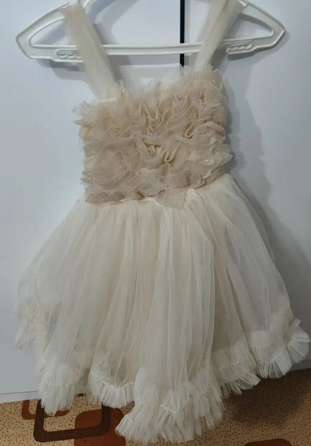 لباس عروسکی|لباس|فولادشهر, مسکن مهر فولادشهر|دیوار