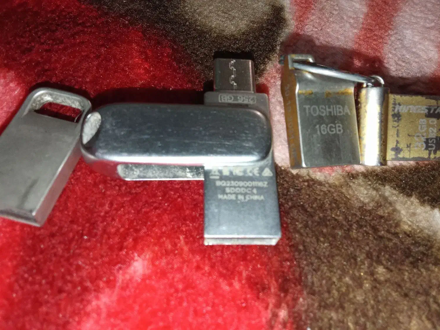 چارعدد فلش|لوازم جانبی موبایل و تبلت|ورامین, شهرک فجر|دیوار