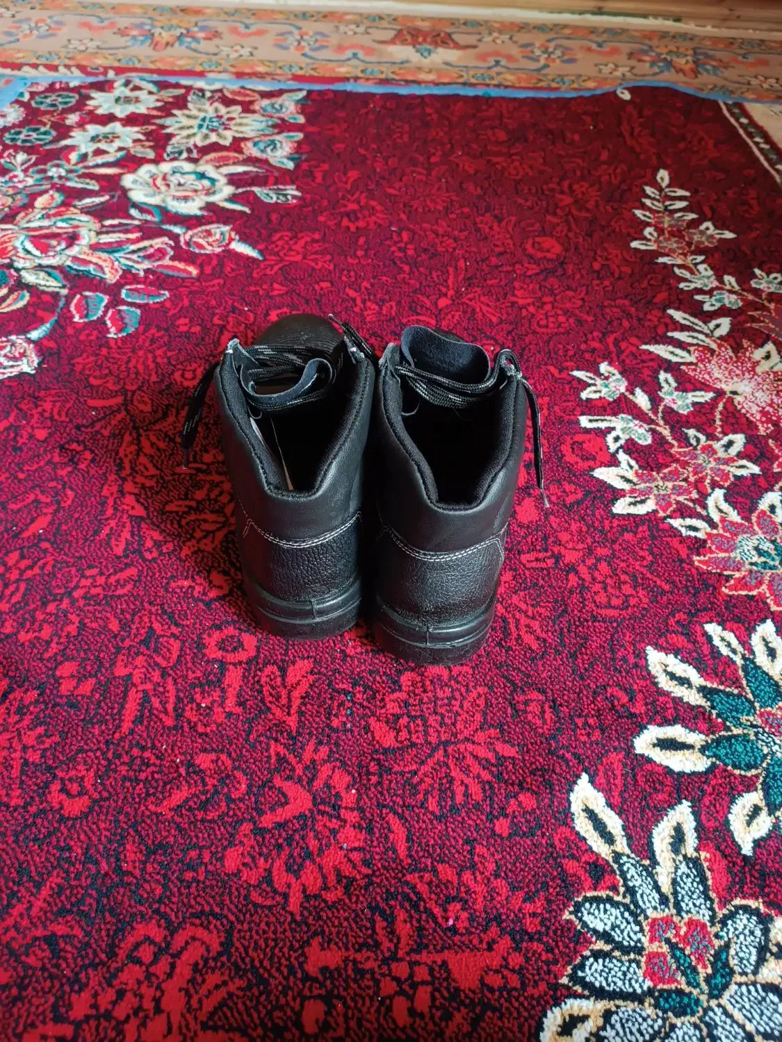 گفش|کیف، کفش، کمربند|ایلام, |دیوار