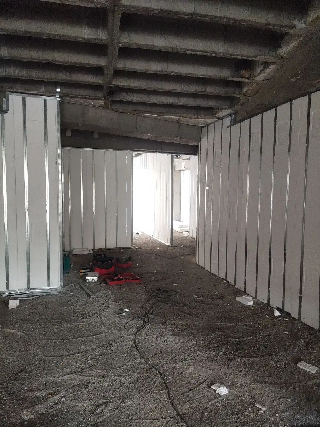 کارگر ساده و فنی جهت نصب دیوار وال اسپید|استخدام معماری، عمران و ساختمانی|همدان, |دیوار